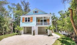 1550 Centre St