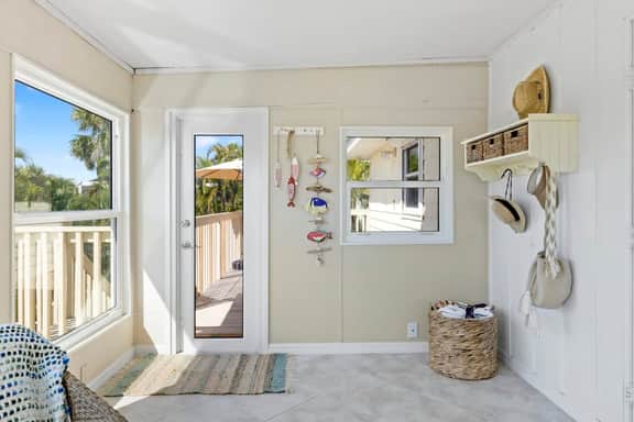 617 East Rocks