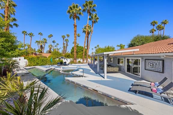 3112 E San Martin